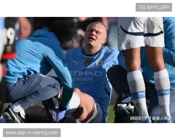 哈兰德与迷你粉丝的跑步大比拼：童趣与激情的完美交融