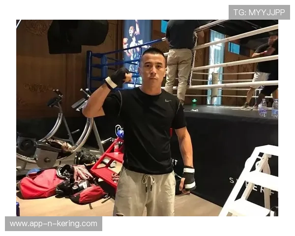 乌兰拳馆曝光最新备战片段，打击声震耳