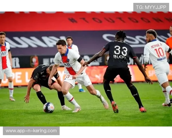 巴黎围攻禁区制造大量机会